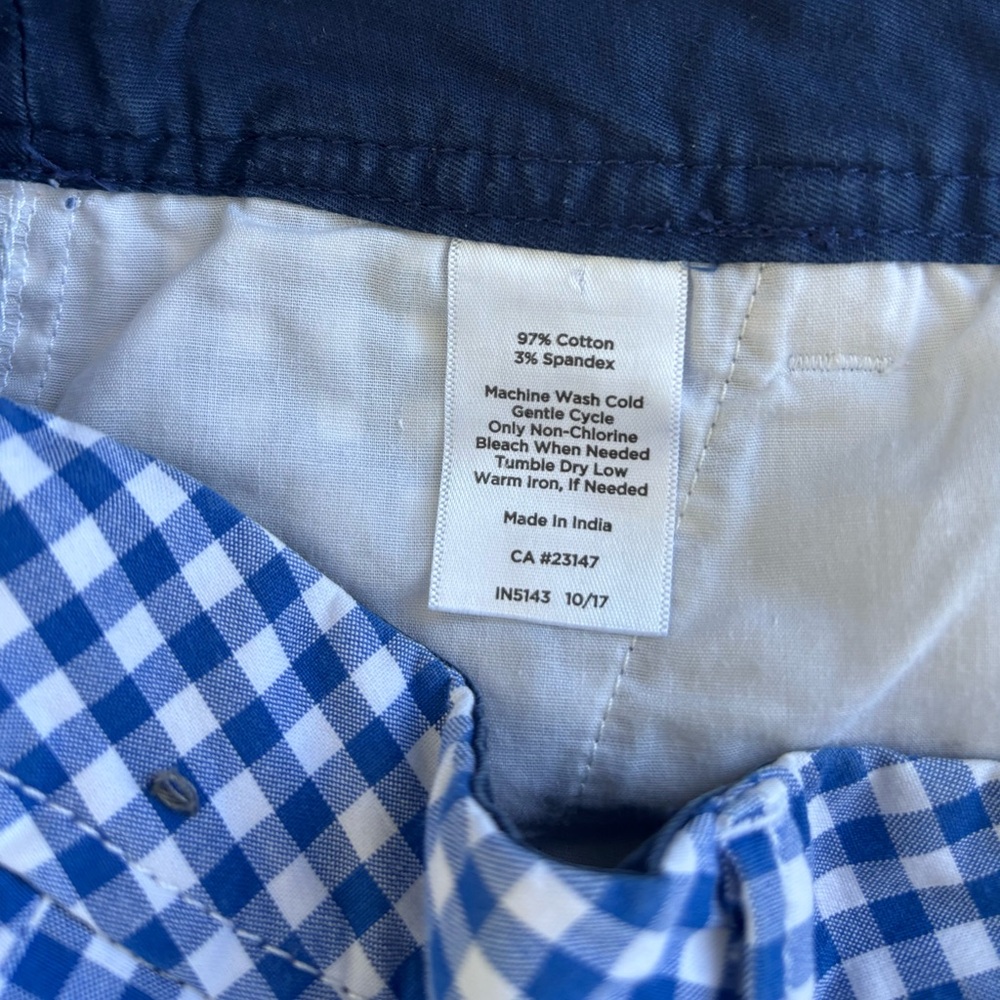 Girlfriend Chino Shorts - Picture 6 of 6